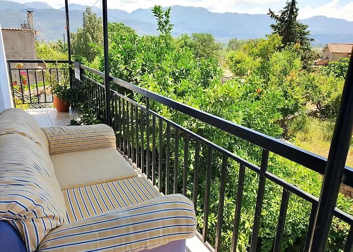 Perfect Base To Explore Messinian Region - בית נופש